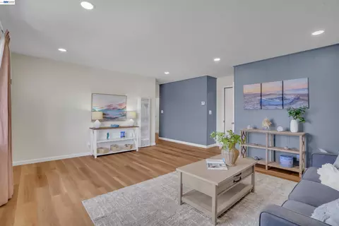 Living - 5296 Spencer Ct, Newark, CA 94560 photo 2 of 5