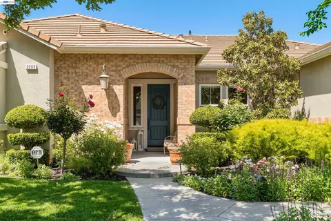 Exterior - 2205 Cameron Cir, Pleasanton, CA 94588 photo 6 of 37