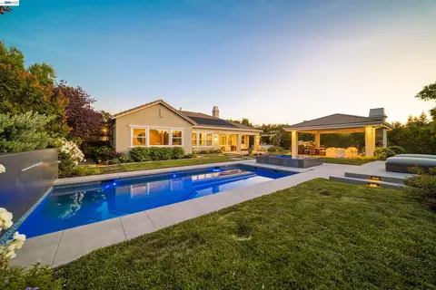 Exterior - 2205 Cameron Cir, Pleasanton, CA 94588 photo 30 of 37