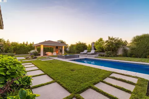 Exterior - 2205 Cameron Cir, Pleasanton, CA 94588 photo 32 of 37