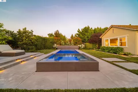 Exterior - 2205 Cameron Cir, Pleasanton, CA 94588 photo 31 of 37