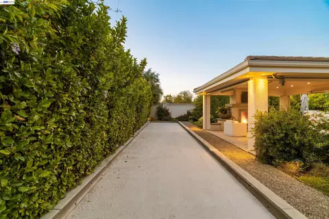 Exterior - 2205 Cameron Cir, Pleasanton, CA 94588 photo 25 of 37