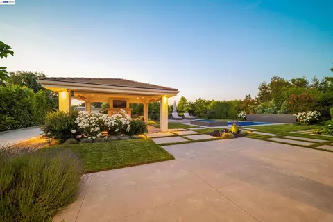 Exterior - 2205 Cameron Cir, Pleasanton, CA 94588 photo 34 of 37