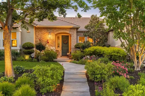Exterior - 2205 Cameron Cir, Pleasanton, CA 94588 photo 1 of 37