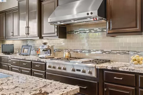 Kitchen - 2205 Cameron Cir, Pleasanton, CA 94588 photo 5 of 6
