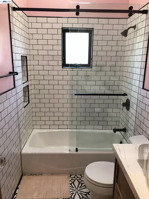 Bath - 3714 E 12th St, Oakland, CA 94601 photo 3 of 8
