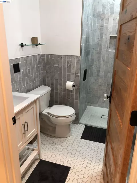 Bath - 3714 E 12th St, Oakland, CA 94601 photo 8 of 8