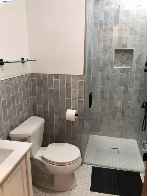 Bath - 3714 E 12th St, Oakland, CA 94601 photo 6 of 8