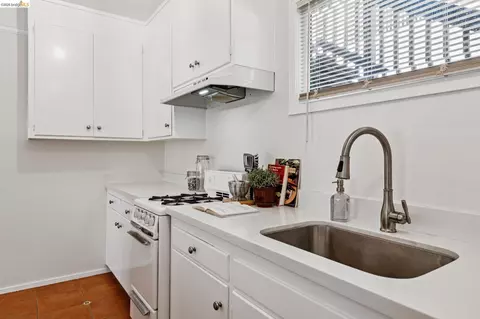 Kitchen - 2638 Warring St #A, Berkeley, CA 94704 photo 2 of 4