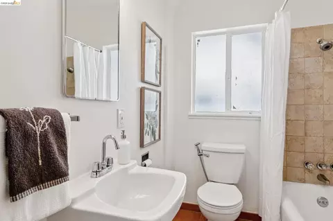Bath - 2638 Warring St #A, Berkeley, CA 94704 photo 1 of 2