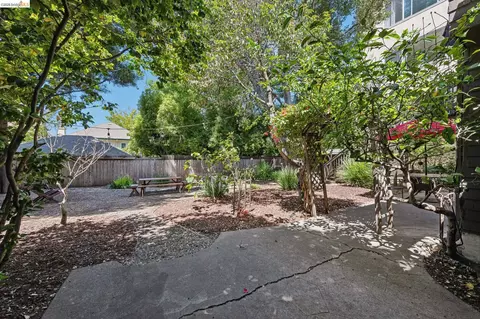 Exterior - 2638 Warring St #A, Berkeley, CA 94704 photo 11 of 16