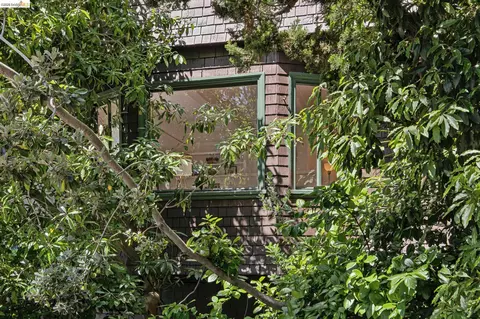 Exterior - 2638 Warring St #A, Berkeley, CA 94704 photo 14 of 16