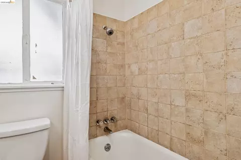 Bath - 2638 Warring St #A, Berkeley, CA 94704 photo 2 of 2