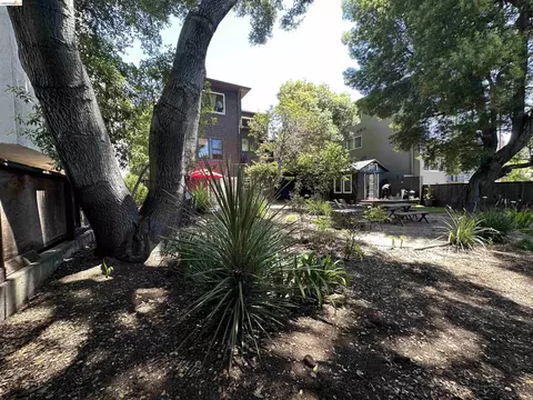 Exterior - 2638 Warring St #A, Berkeley, CA 94704 photo 8 of 16