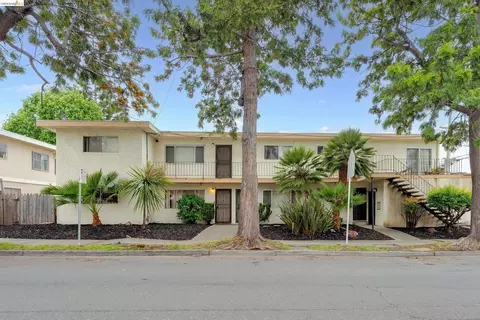 905 E 24th St, Oakland, CA 94606