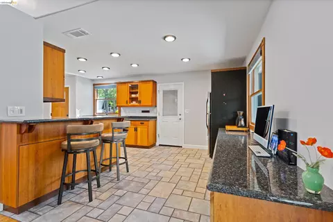 Kitchen - 5502 Sparas St, Loomis, CA 95650 photo 6 of 6