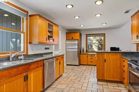 Kitchen - 5502 Sparas St, Loomis, CA 95650 photo 3 of 6