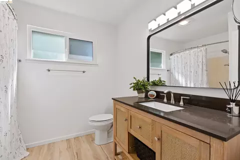 Bath - 5502 Sparas St, Loomis, CA 95650 photo 2 of 2