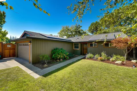 Exterior - 5502 Sparas St, Loomis, CA 95650 photo 3 of 9