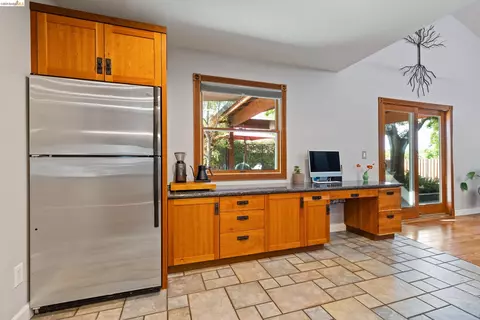Kitchen - 5502 Sparas St, Loomis, CA 95650 photo 4 of 6