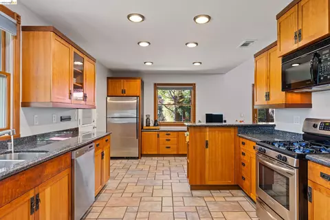 Kitchen - 5502 Sparas St, Loomis, CA 95650 photo 1 of 6