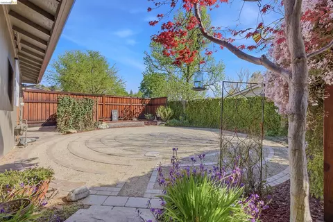 Exterior - 5502 Sparas St, Loomis, CA 95650 photo 7 of 9