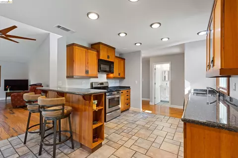 Kitchen - 5502 Sparas St, Loomis, CA 95650 photo 5 of 6