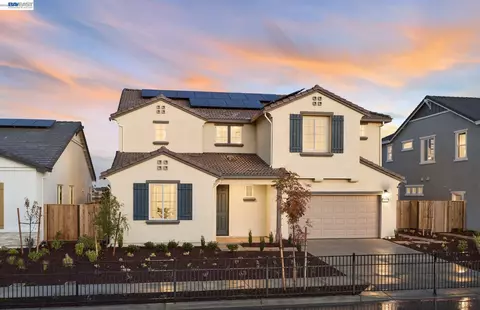 310 Hemingway Ln, Discovery Bay, CA 94505