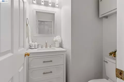 Bath - 4731 Mangrove Dr, Dublin, CA 94568 photo 1 of 5