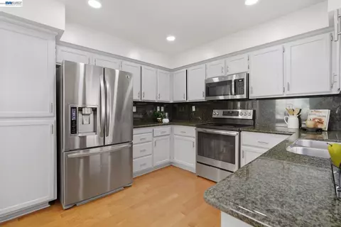 Kitchen - 4731 Mangrove Dr, Dublin, CA 94568 photo 5 of 5