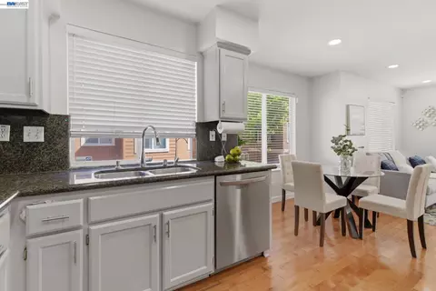 Kitchen - 4731 Mangrove Dr, Dublin, CA 94568 photo 3 of 5