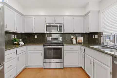 Kitchen - 4731 Mangrove Dr, Dublin, CA 94568 photo 2 of 5