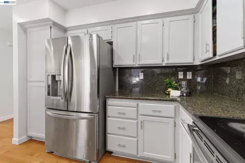 Kitchen - 4731 Mangrove Dr, Dublin, CA 94568 photo 4 of 5
