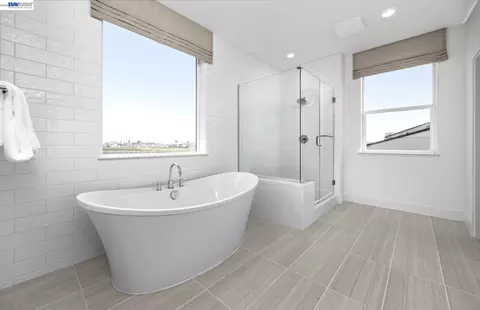 Bath - 534 Lee Loop, Discovery Bay, CA 94505 photo 2 of 3