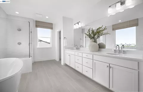 Bath - 534 Lee Loop, Discovery Bay, CA 94505 photo 3 of 3