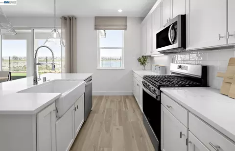 Kitchen - 534 Lee Loop, Discovery Bay, CA 94505 photo 2 of 2