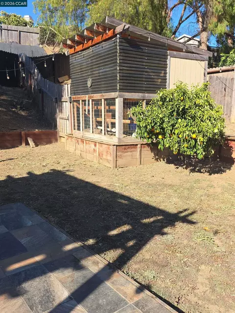 Exterior - 1020 Pueblo Ct, Vallejo, CA 94591 photo 3 of 7