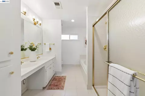 Bath - 14564 Wake Ave, San Leandro, CA 94578 photo 2 of 3