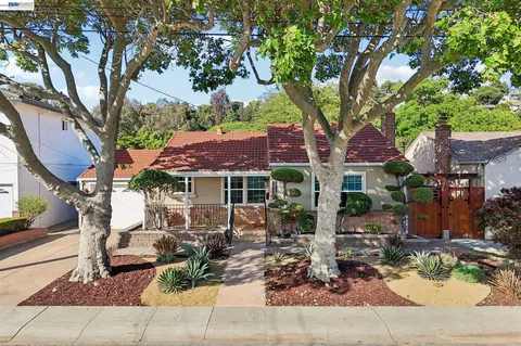 Exterior - 14564 Wake Ave, San Leandro, CA 94578 photo 2 of 5
