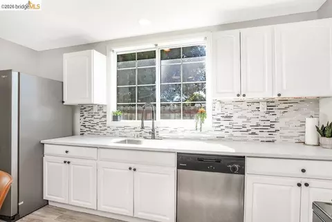 Kitchen - 180 Hill Ave, Oakley, CA 94561 photo 1 of 2