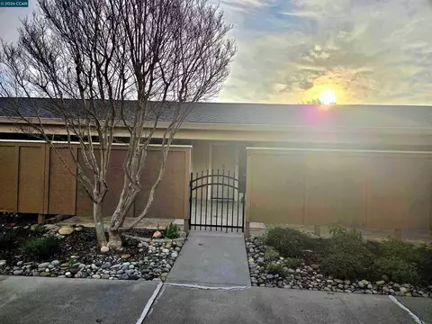 2308 Pine Knoll Dr #2, Walnut Creek, CA 94595