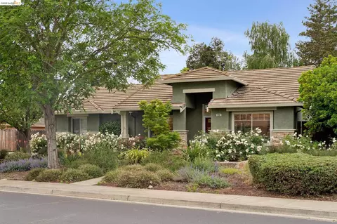 1130 Meadow Dr, Livermore, CA 94551