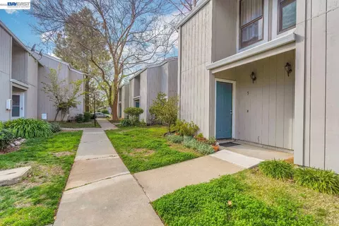 2300 Sycamore Ln #5, Davis, CA 95616
