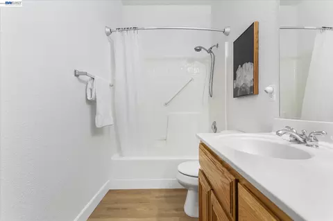 Bath - 744 Vasconcellos Ave, Manteca, CA 95336 photo 2 of 5