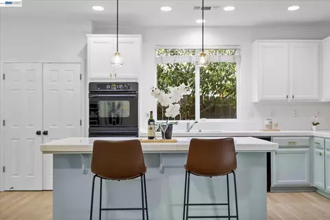Kitchen - 744 Vasconcellos Ave, Manteca, CA 95336 photo 1 of 7