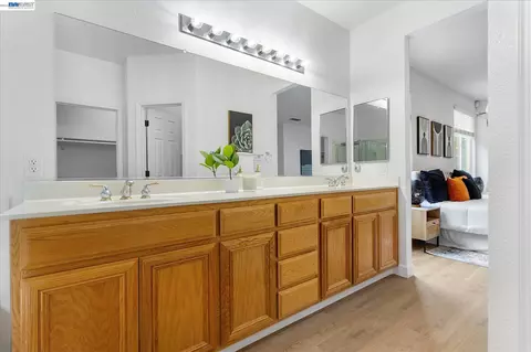 Entry Way - 744 Vasconcellos Ave, Manteca, CA 95336 photo 5 of 5