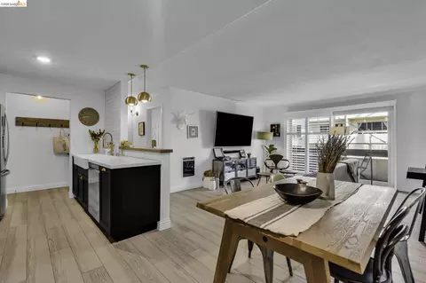 77 Fairmount Ave #105, Oakland, CA 94611