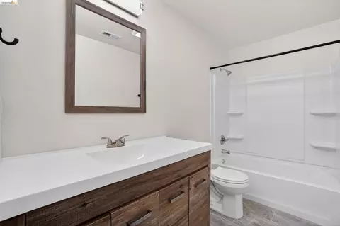 Bath - 853 Sutherland Dr, Stockton, CA 95210 photo 6 of 6