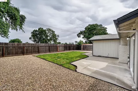 Exterior - 853 Sutherland Dr, Stockton, CA 95210 photo 6 of 8