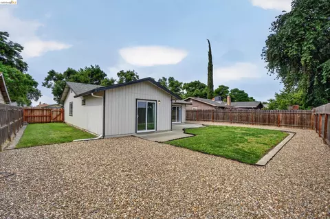 Exterior - 853 Sutherland Dr, Stockton, CA 95210 photo 4 of 8